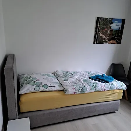 70f Mit 2 Schlafzimmern Apartment *